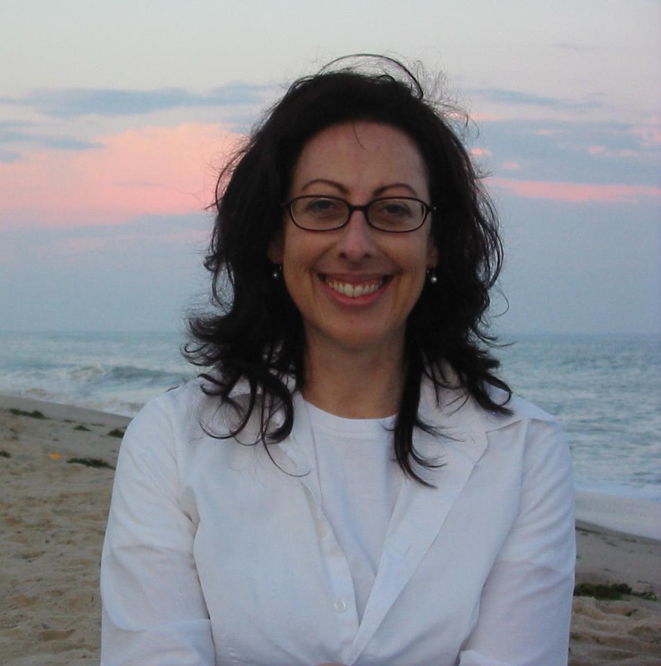 Profile Picture of Theresa Apodaca at a beach